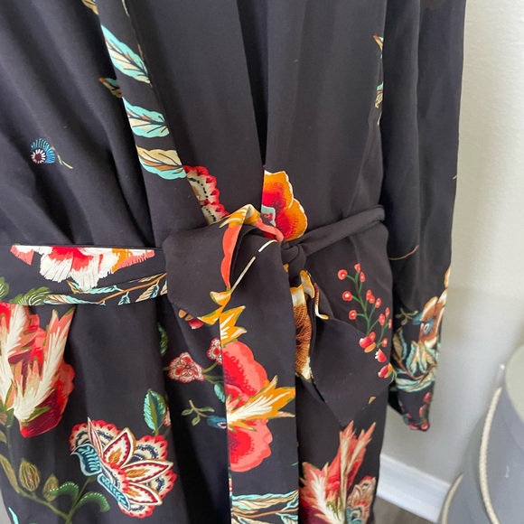 Johnny Was Evelyn floral Robe %100 silk - Picture 10 of 14